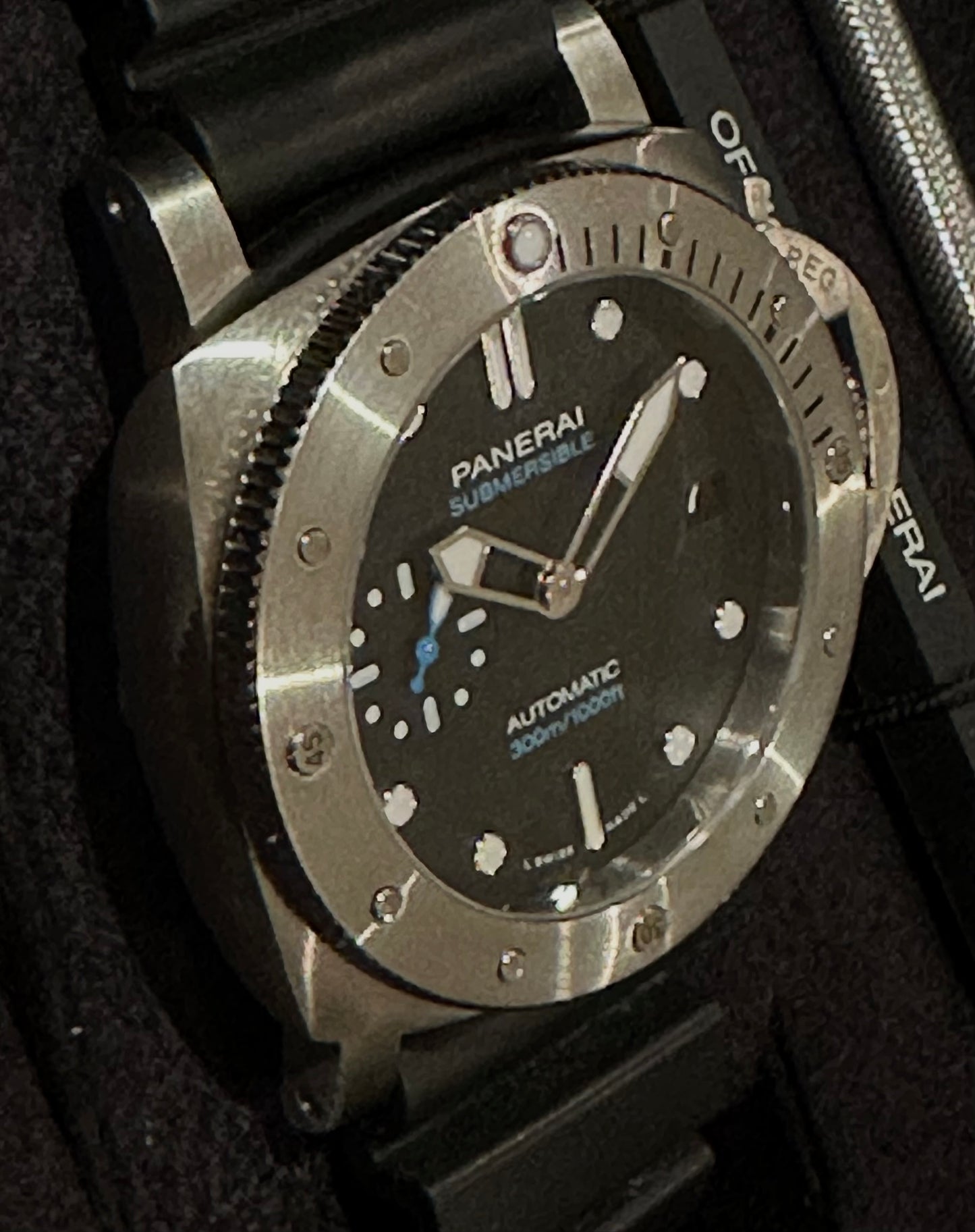 Panerai Luminor Submersible 2022 - PAM01973 Watch 42mm